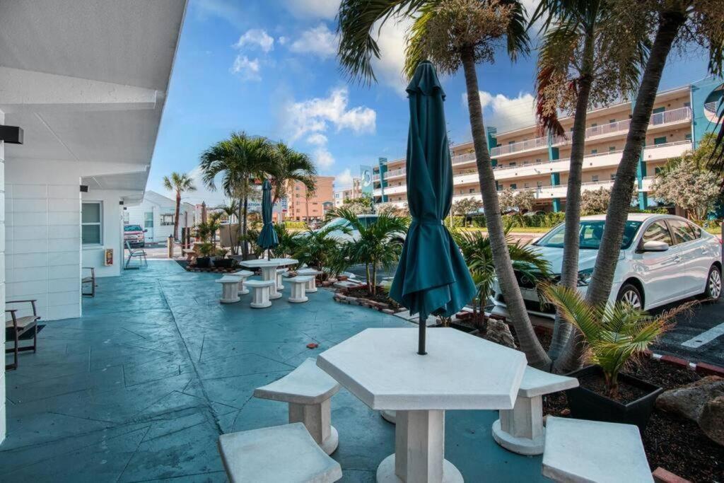 Sunset Beach Suites At Madeira Beach! Pet Friendly With Summer Breezes! - Suite 6 Сант Пит Бич Экстерьер фото